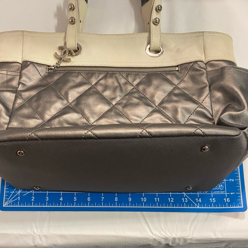 CHANEL Metallic Silver and Cream Tote Bag - Picture 3 of 16